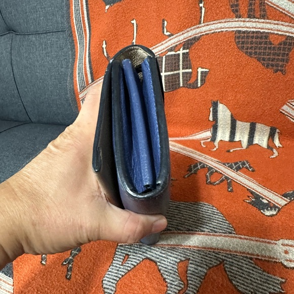 LOUIS VUITTON ❤️🌟CA1106 LOCKME LV HARDWARE WALLET⭐️ - Picture 5 of 10